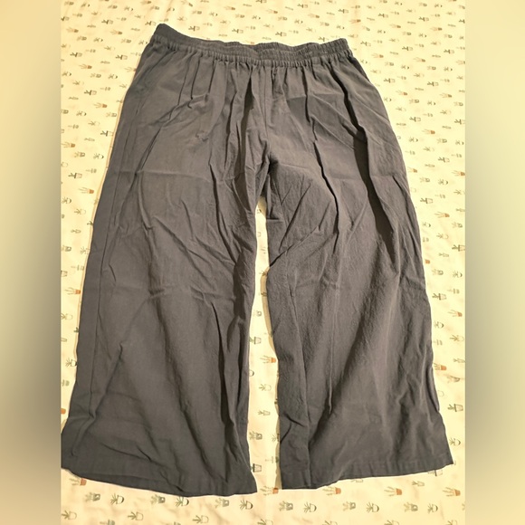 Women's linen crop  Gray Pants - Picture 1 of 3